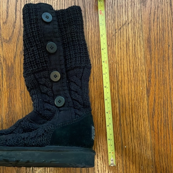UGG Australia Women’s Leland Cable Knit with Buttons Boots size 7 - Picture 12 of 13